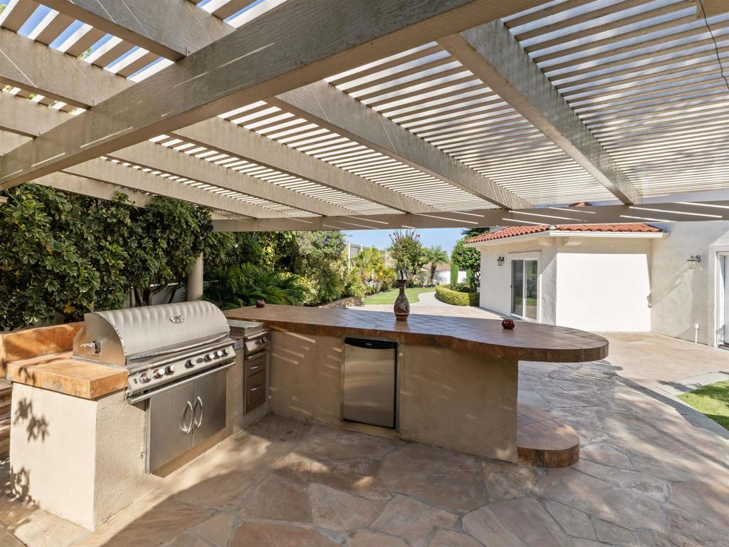 Vista, California, 92084, United States, 5 Bedrooms Bedrooms, ,4 BathroomsBathrooms,Residential,For Sale,1805351