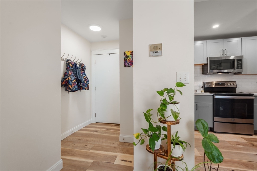 Salem, Massachusetts, 01970, United States, 3 Bedrooms Bedrooms, ,3 BathroomsBathrooms,Residential,For Sale,1927367