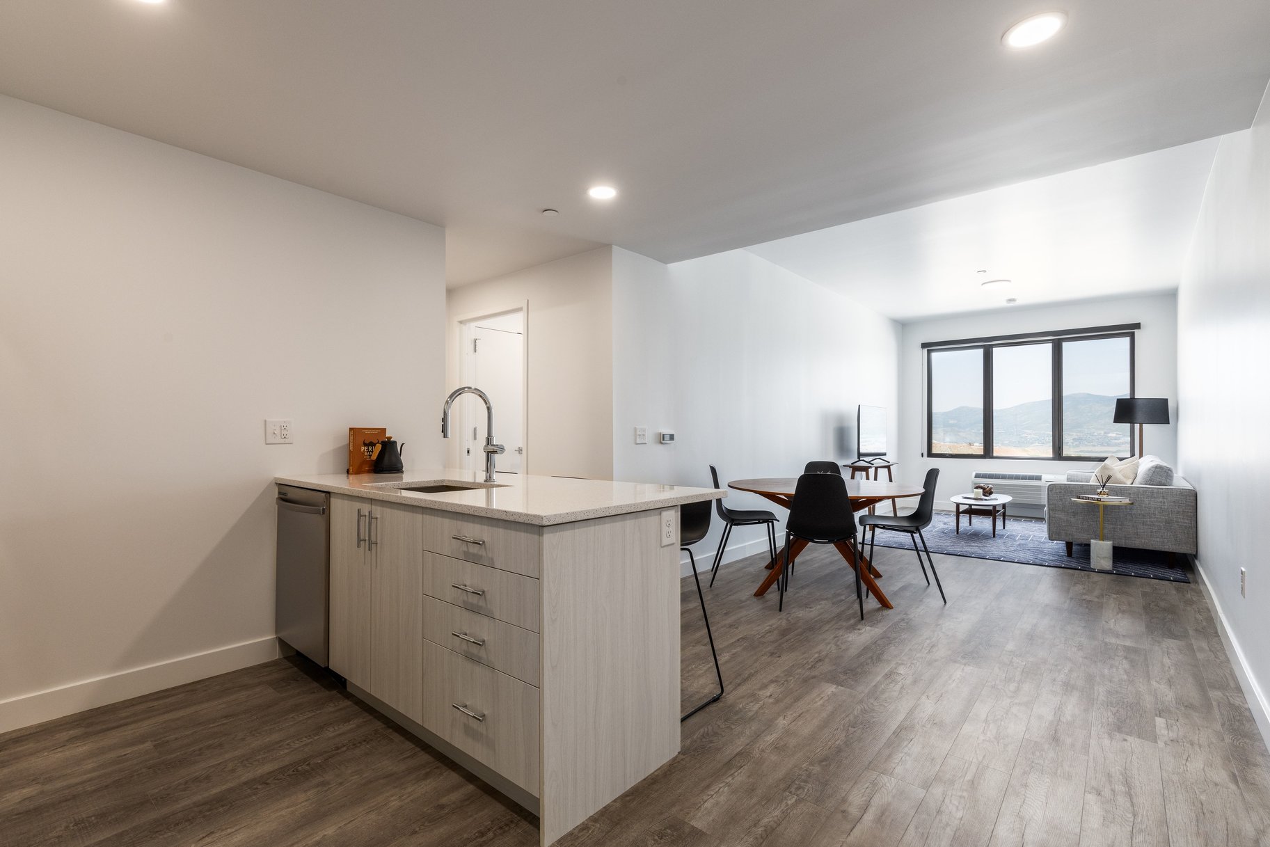  Brand New Luxury Walk to Ski Location at a Value Price - 物件實景