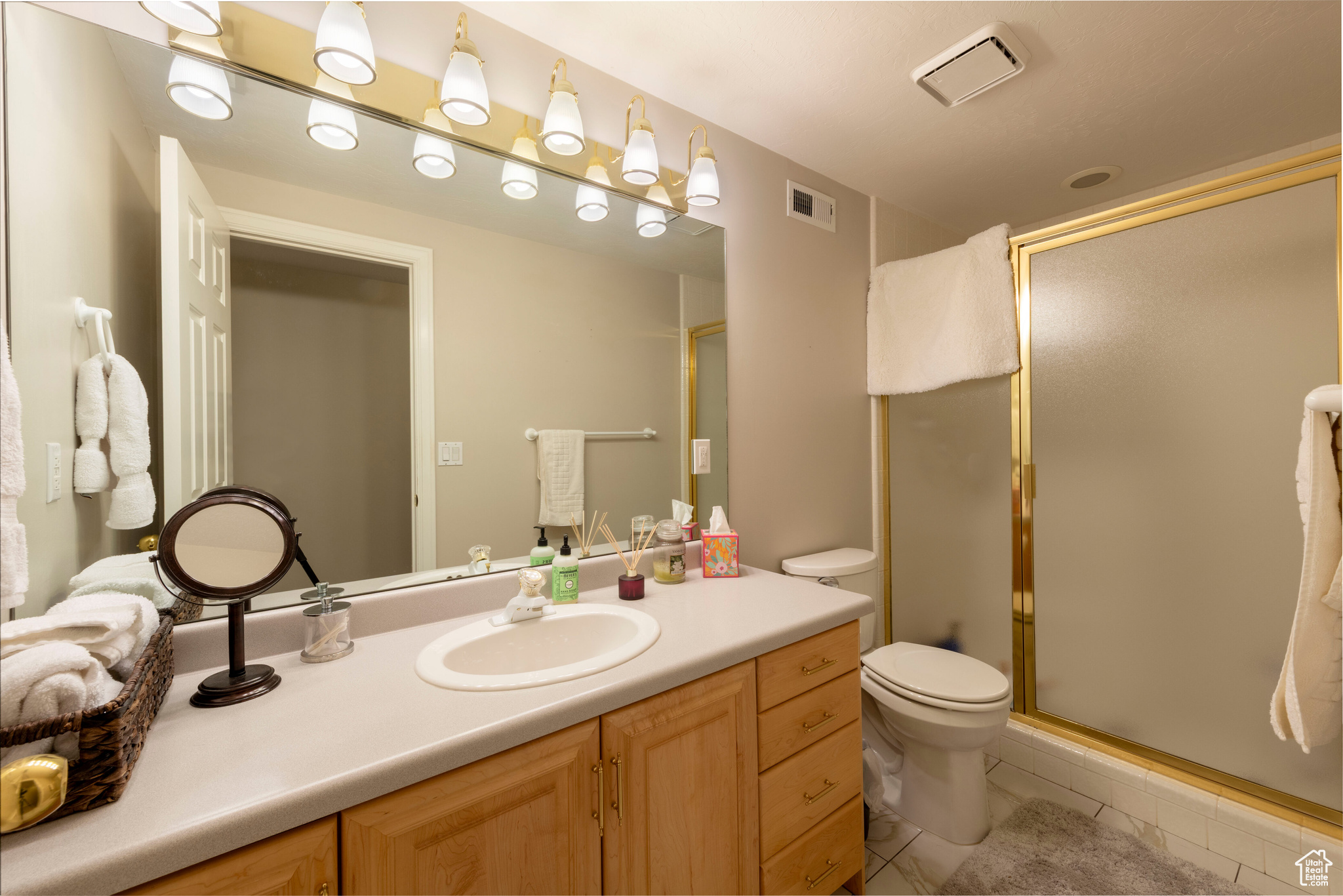 Murray, Utah, 84121, United States, 6 Bedrooms Bedrooms, ,2 BathroomsBathrooms,Residential,For Sale,1927419