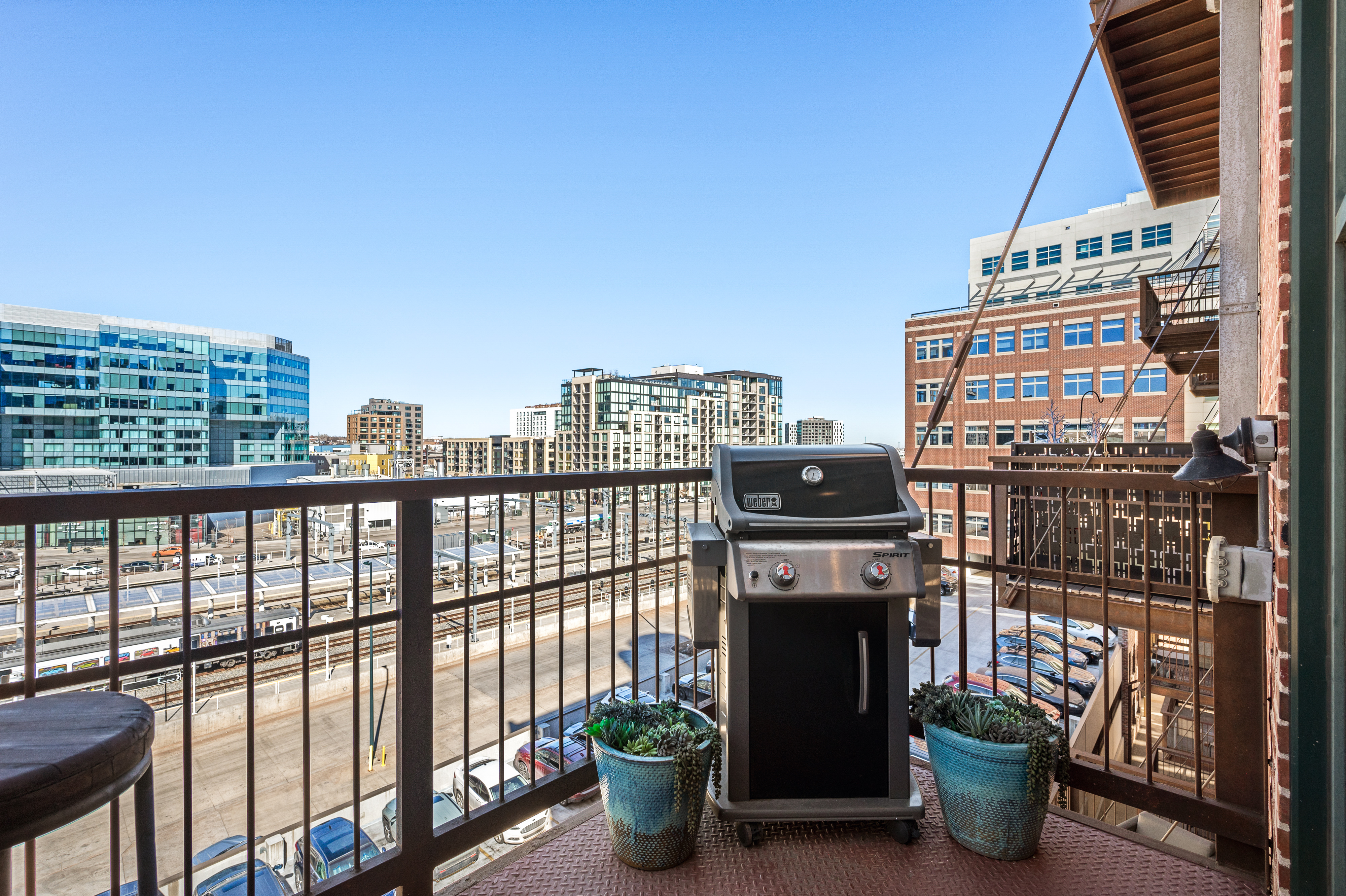  Unit 518 Occupies the Top Floor of the Ice House Lofts - 物件實景