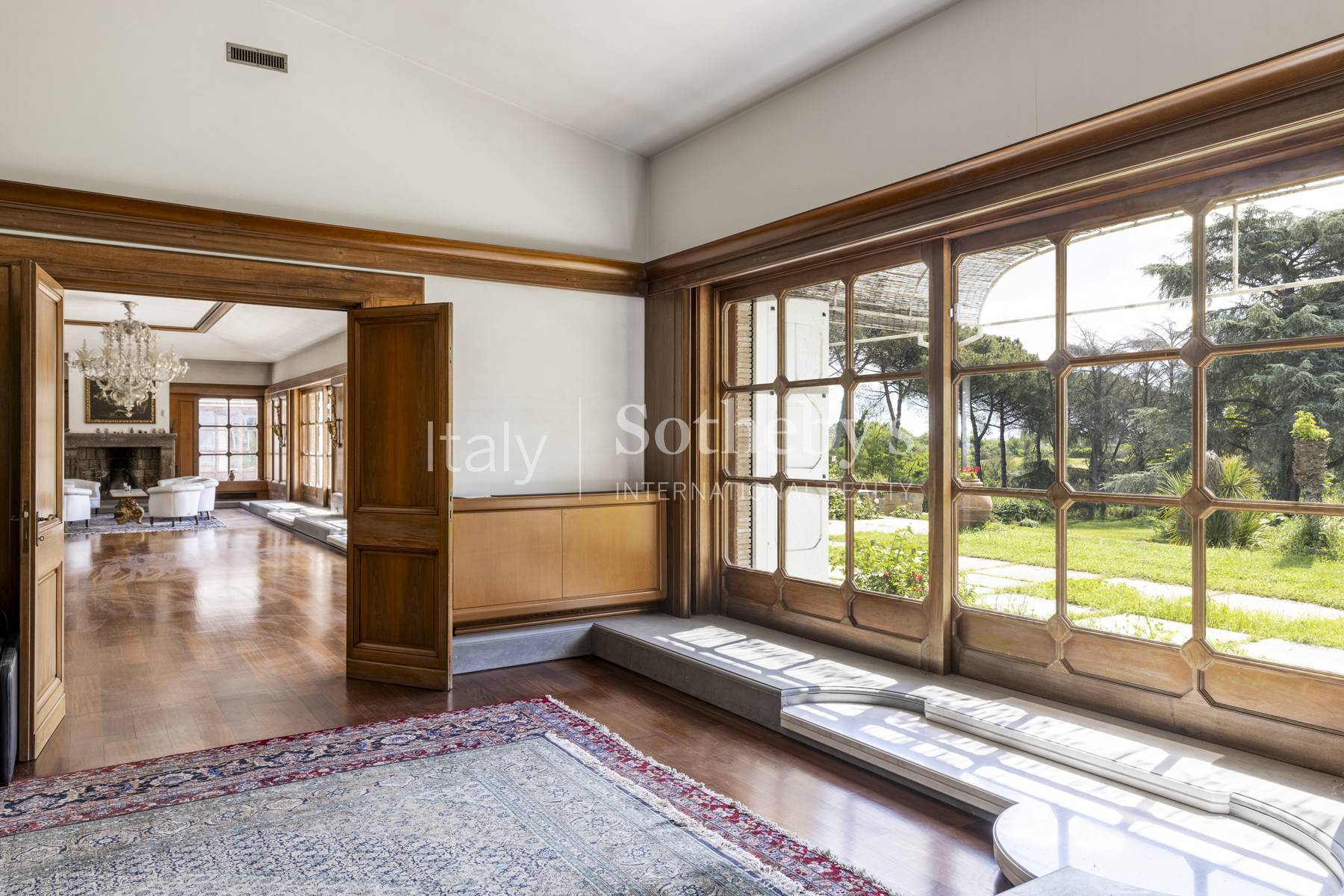  Iconic mansion immersed in a private park with pool - 物件實景