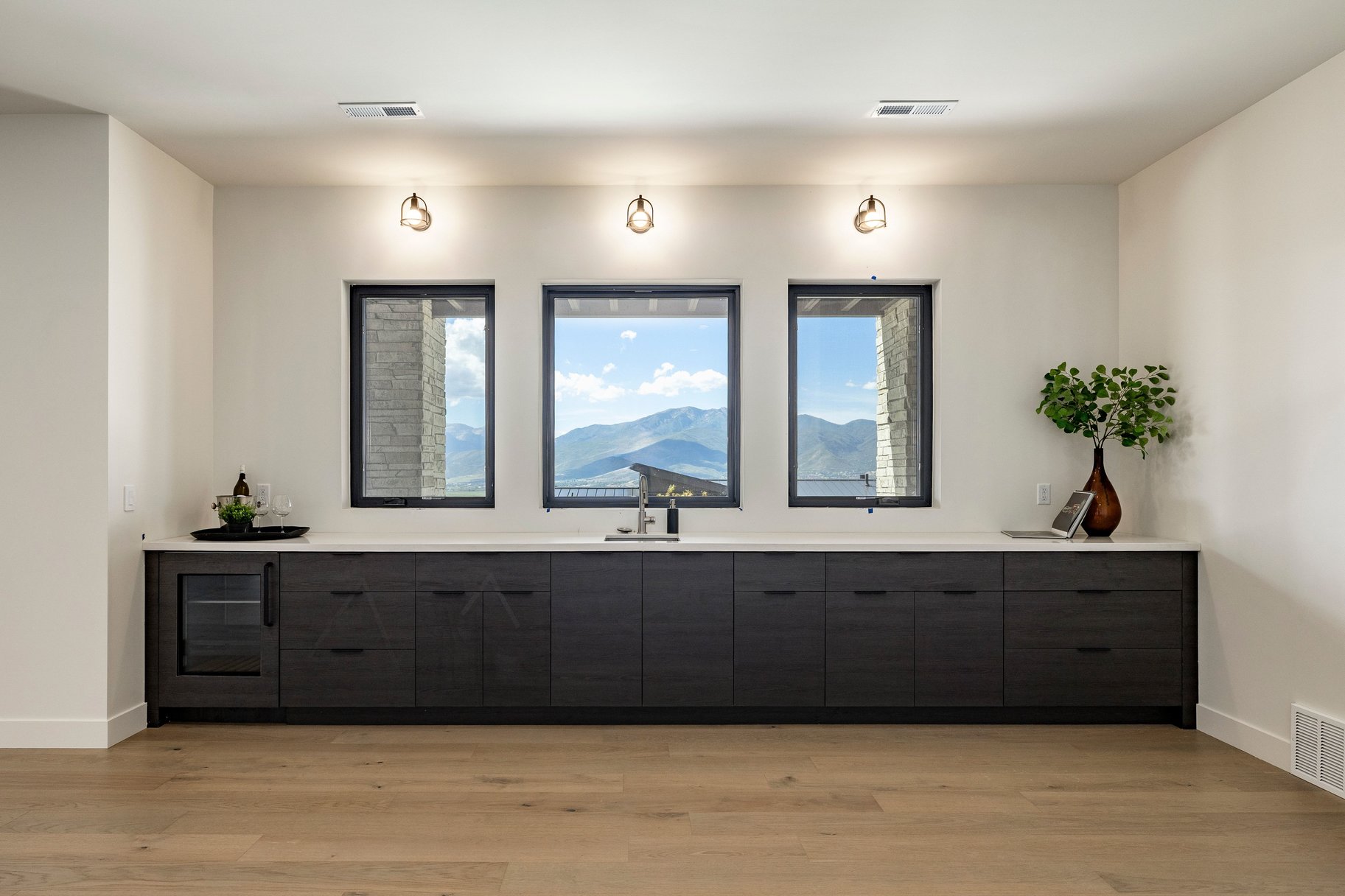  Upgraded Luxury Living with Panoramic Mountain Views - 物件實景