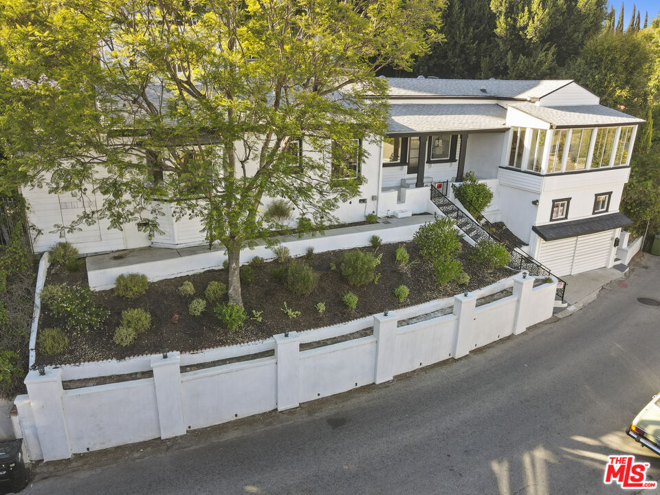 Los Angeles, California, 90068, United States, 5 Bedrooms Bedrooms, ,4 BathroomsBathrooms,Residential,For Sale,1892047