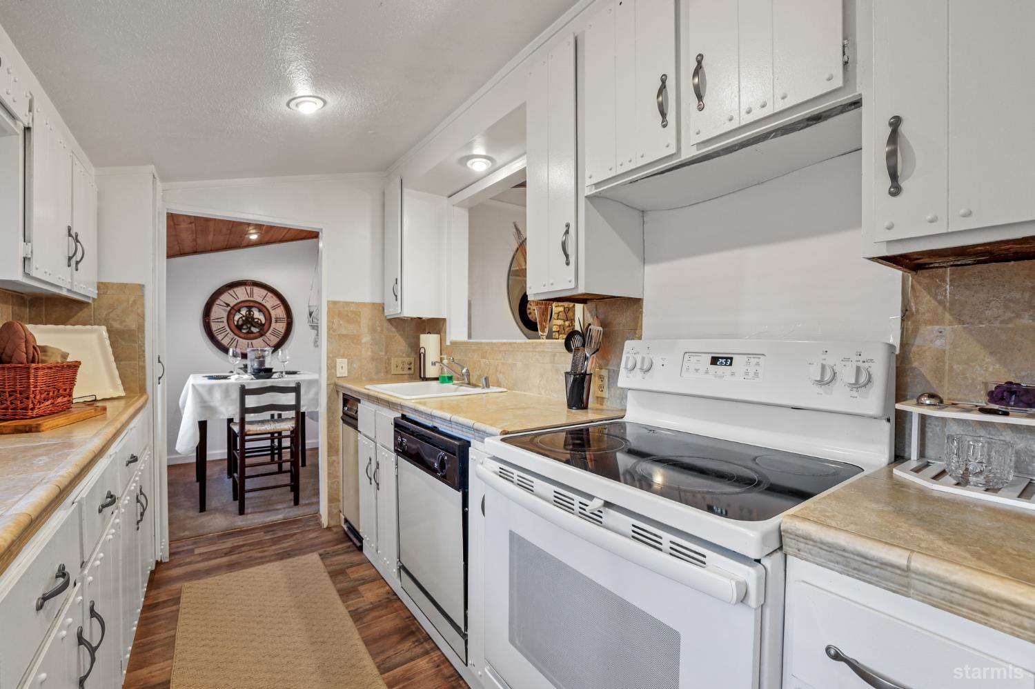 South Lake Tahoe, California, 96150, United States, 3 Bedrooms Bedrooms, ,2 BathroomsBathrooms,Residential,For Sale,2003328