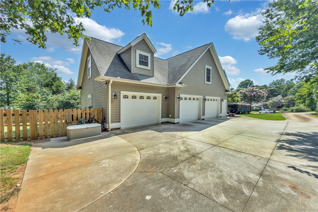 Central, South Carolina, 29630, United States, 5 Bedrooms Bedrooms, ,5 BathroomsBathrooms,Residential,For Sale,1901010