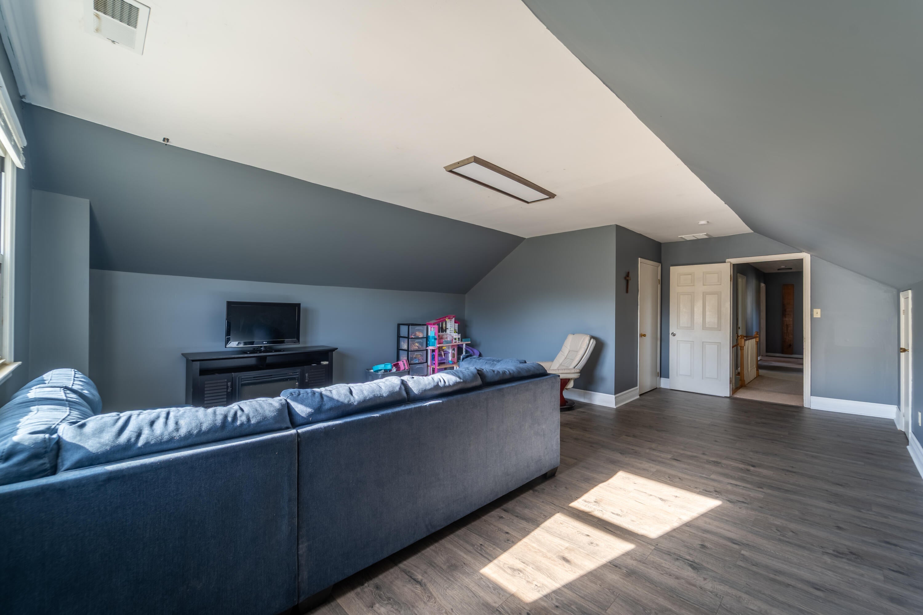 Berea, Kentucky, 40403, United States, 5 Bedrooms Bedrooms, ,3 BathroomsBathrooms,Residential,For Sale,1975265