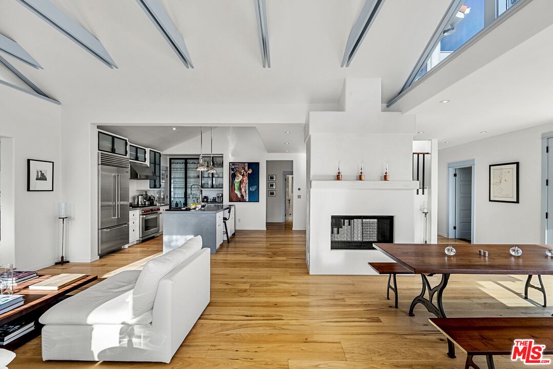 Los Angeles, California, 90068, United States, 3 Bedrooms Bedrooms, ,3 BathroomsBathrooms,Residential,For Sale,1794796