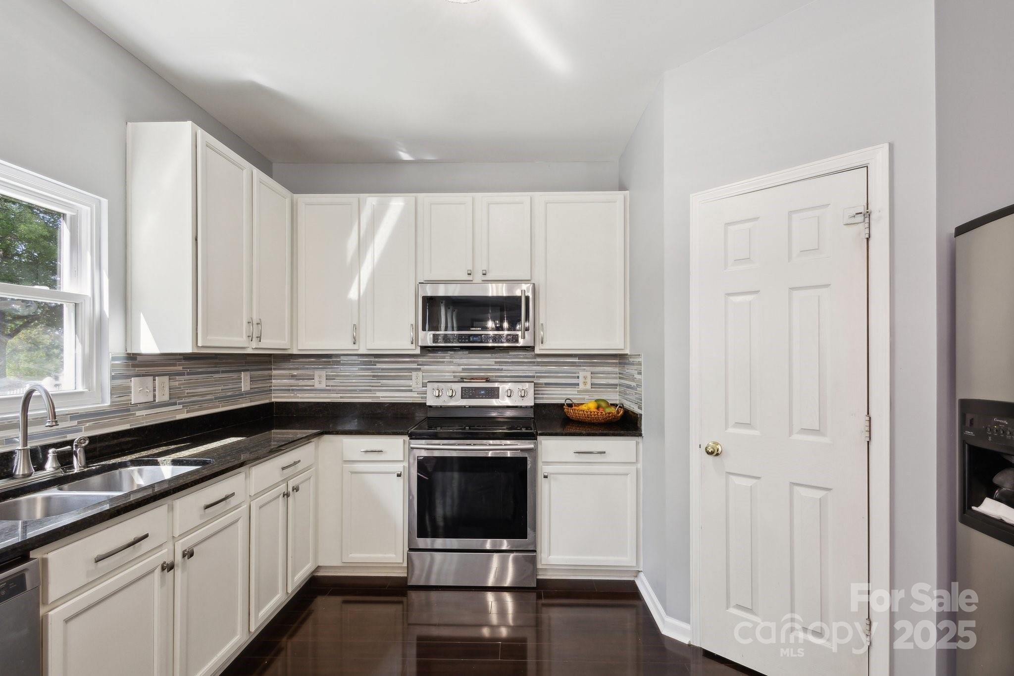 Fort Mill, South Carolina, 29708, United States, 5 Bedrooms Bedrooms, ,3 BathroomsBathrooms,Residential,For Sale,1793097