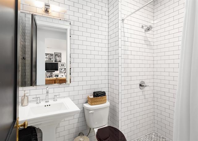 Florence, Alabama, 35630, United States, 4 Bedrooms Bedrooms, ,4 BathroomsBathrooms,Residential,For Sale,1988218