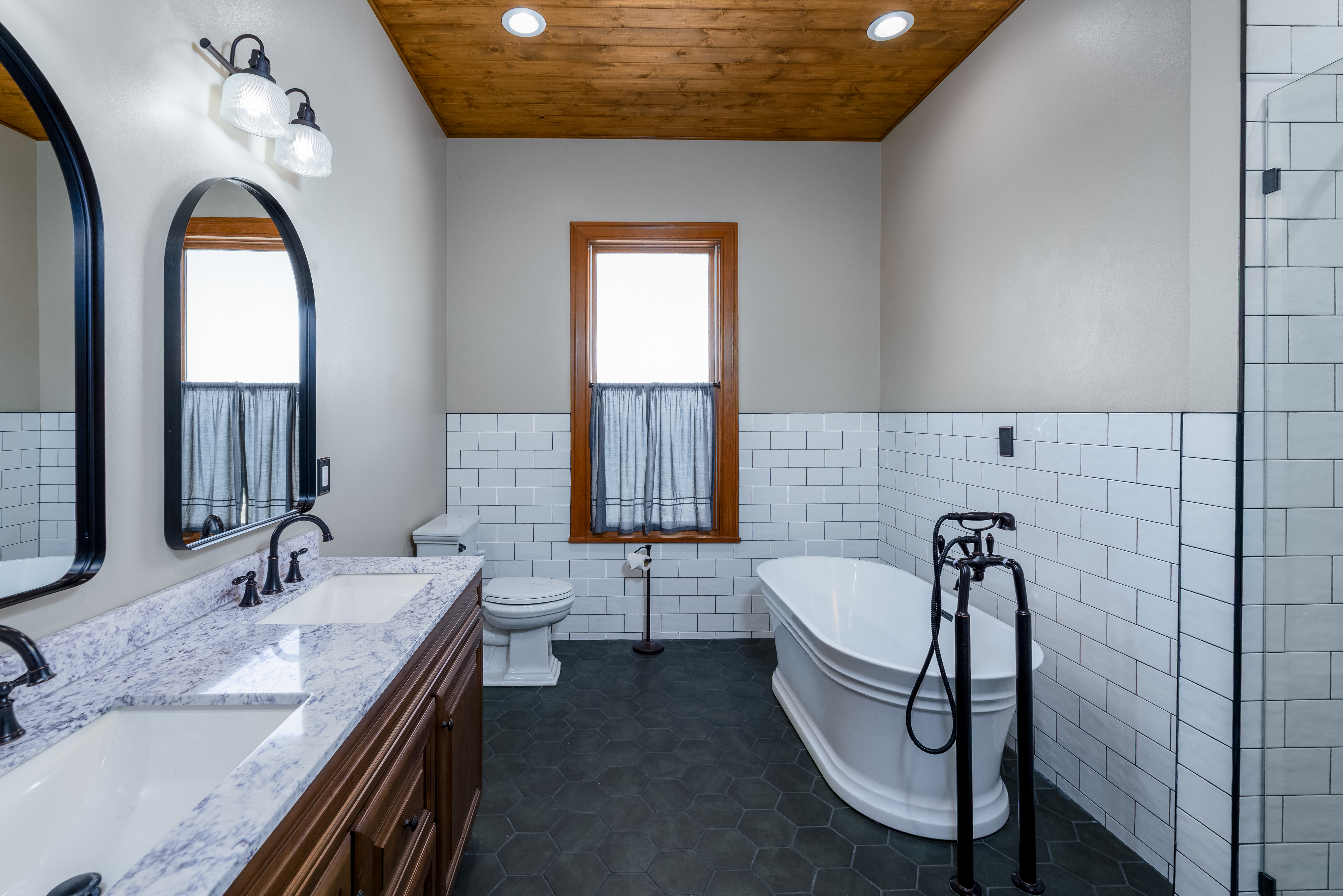 Moses Lake, Washington, 98837, United States, 3 Bedrooms Bedrooms, ,3 BathroomsBathrooms,Residential,For Sale,1980508