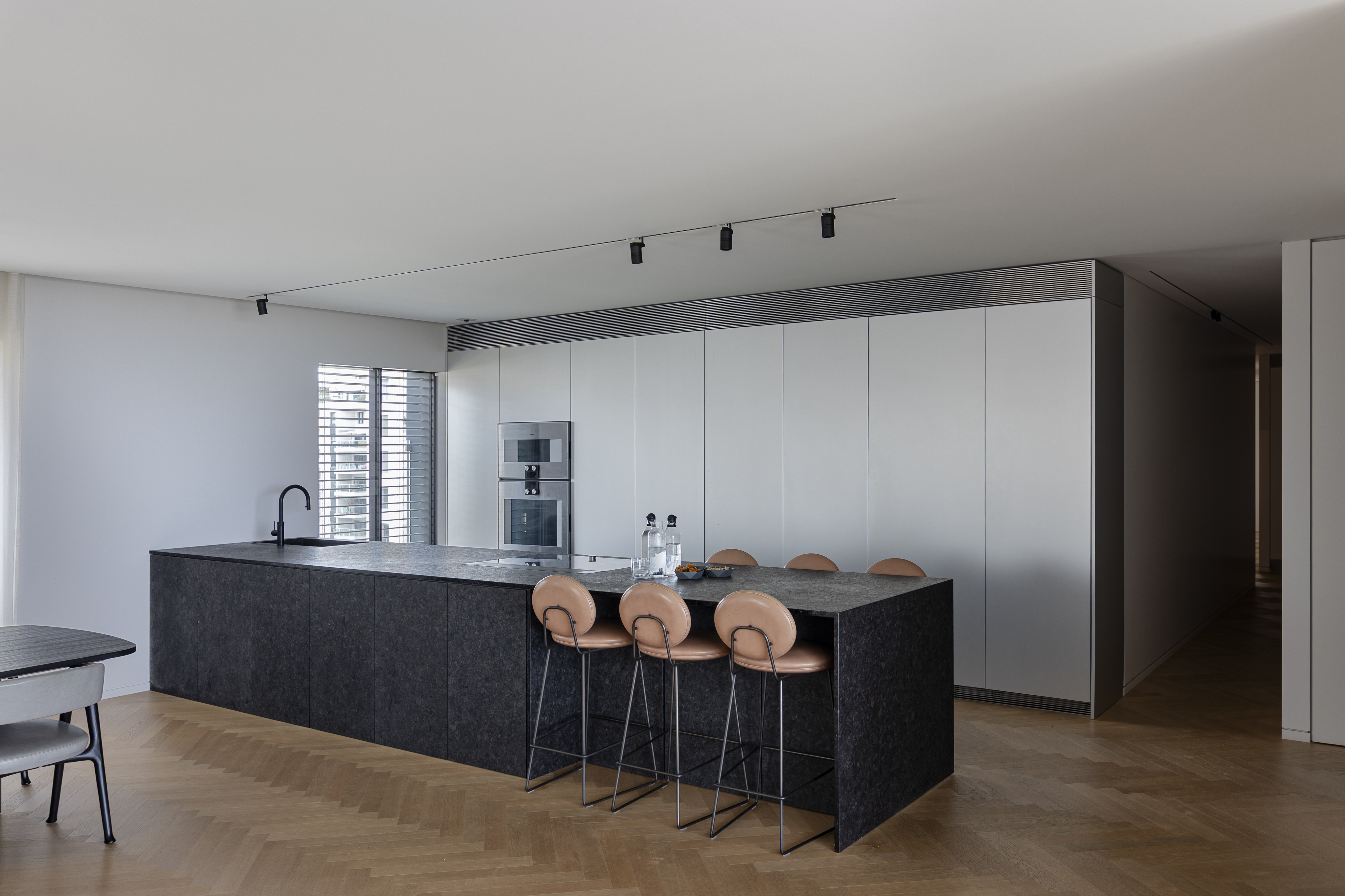  Above the Coastline: Resort-Style Penthouse in Northern Tel Aviv - 物件實景