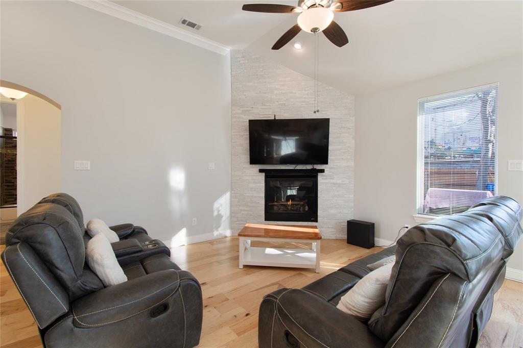 Dallas, Texas, 75212, United States, 3 Bedrooms Bedrooms, ,2 BathroomsBathrooms,Residential,For Sale,2037403
