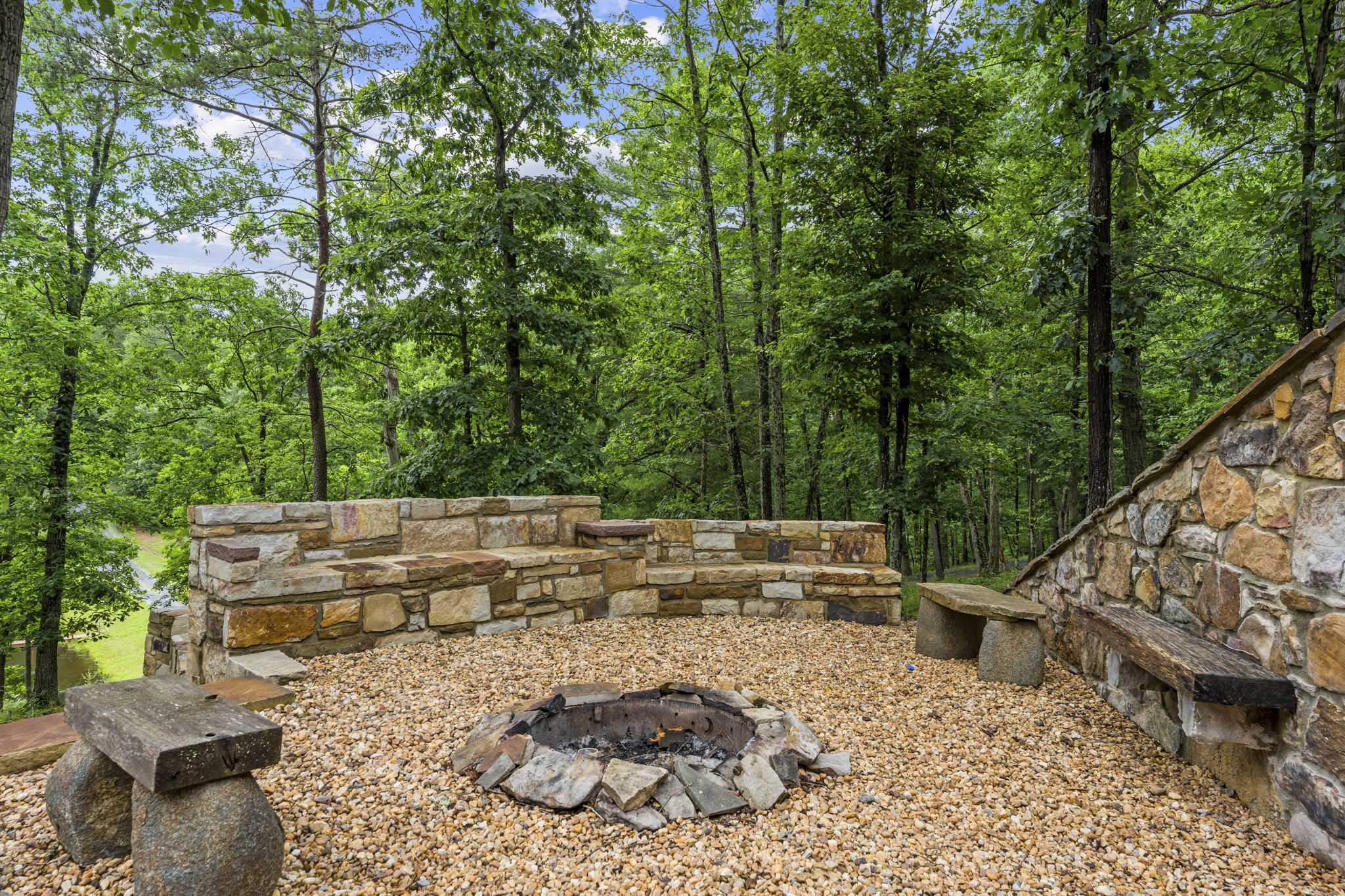  310 Red Gate Retreat Way, Berkeley Springs, WV 25411 - 物件實景