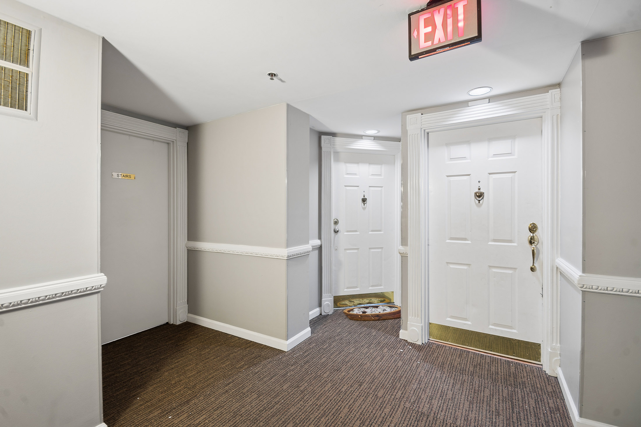  Stunning Designer-renovated Condo Minutes from Atlanta