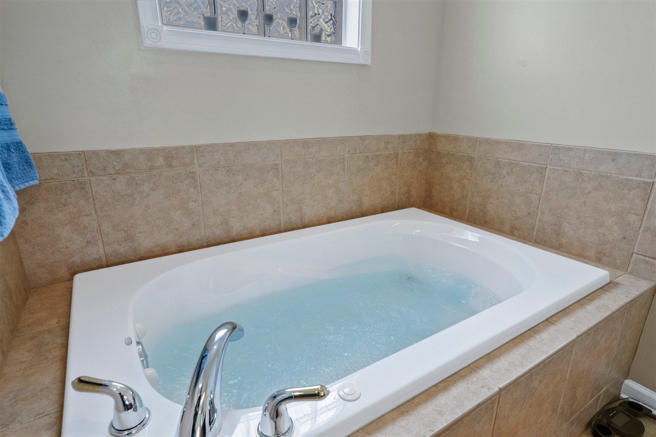 Bowling Green, Kentucky, 42104, United States, 6 Bedrooms Bedrooms, ,4 BathroomsBathrooms,Residential,For Sale,1882789