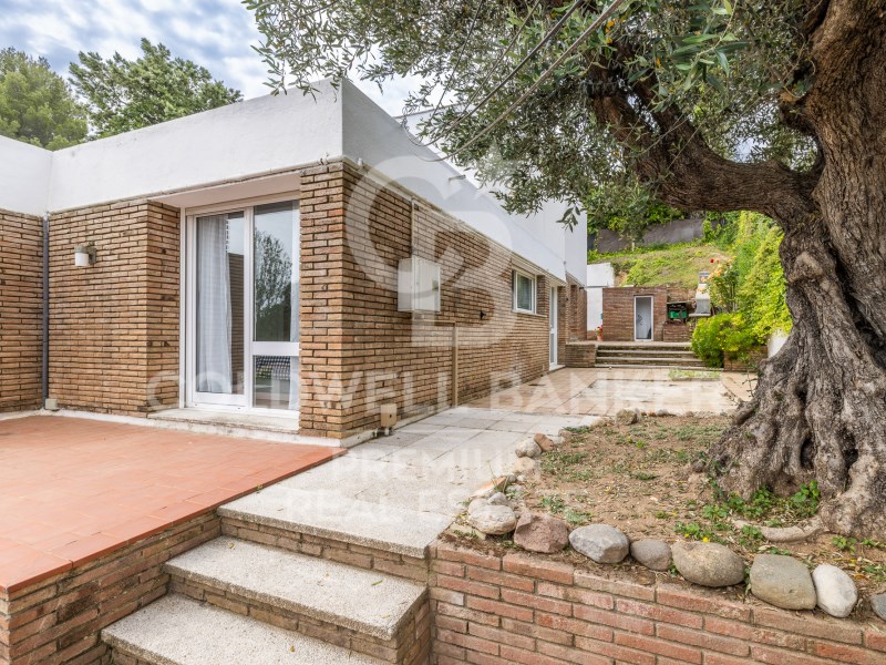Cerdanyola del Vallès, Catalonia, ES, 4 Bedrooms Bedrooms, ,3 BathroomsBathrooms,Residential,For Sale,1856744