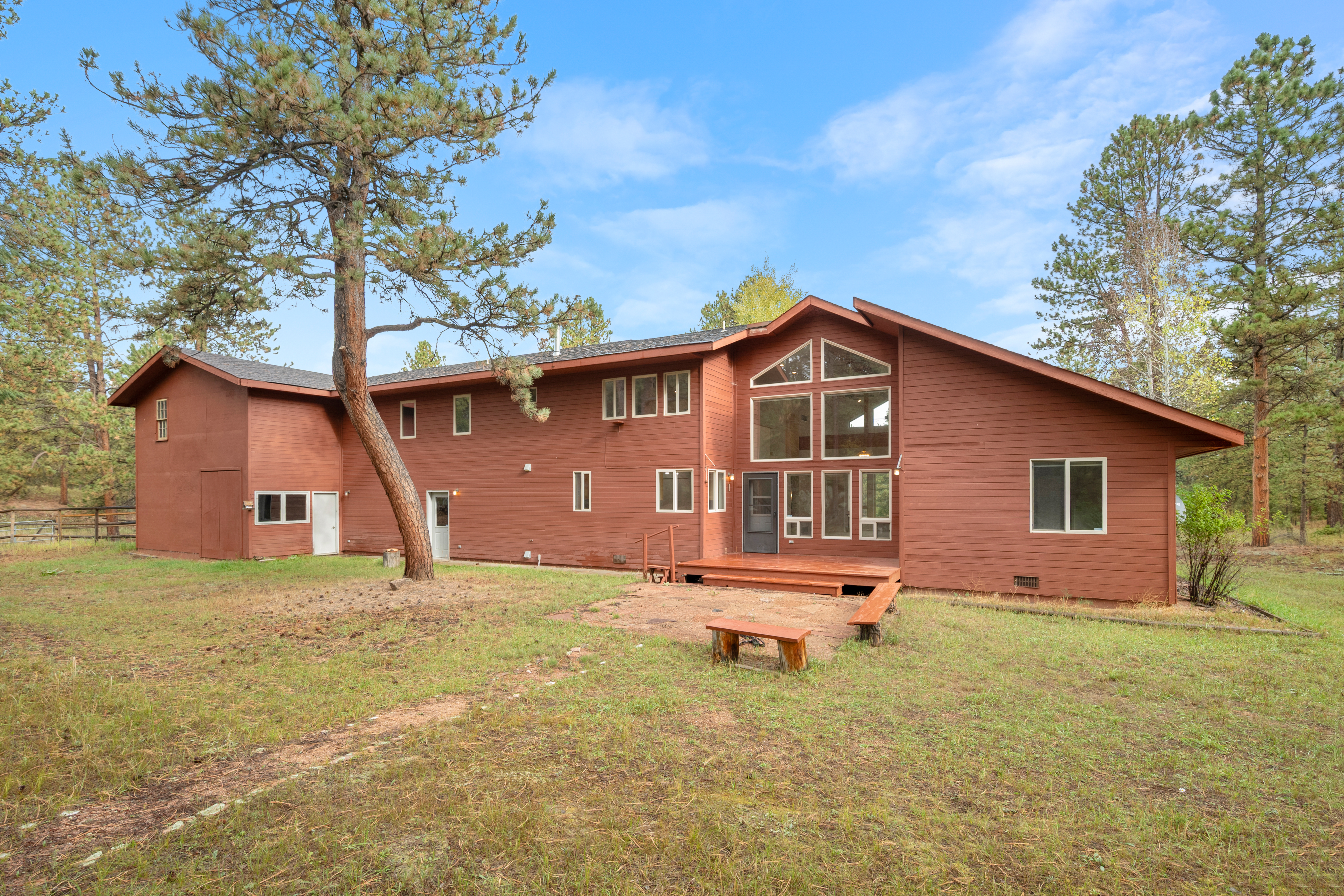  10-Acre Colorado Home & Barn Retreat – Trail Access & Mountain Views - 物件實景