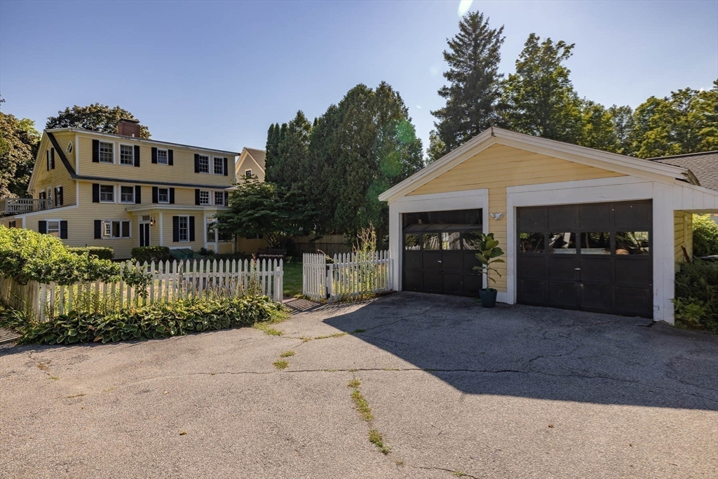 Amesbury, Massachusetts, 01913, United States, 5 Bedrooms Bedrooms, ,4 BathroomsBathrooms,Residential,For Sale,1992950