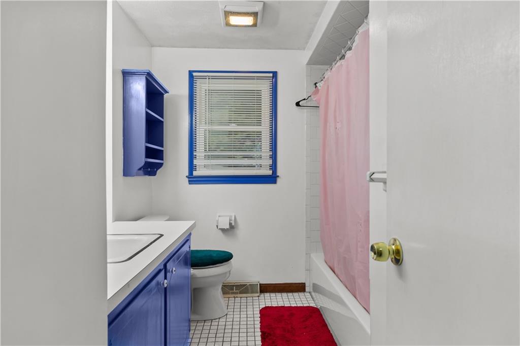 North Kingstown, Rhode Island, 02852, United States, 3 Bedrooms Bedrooms, ,2 BathroomsBathrooms,Residential,For Sale,1976998