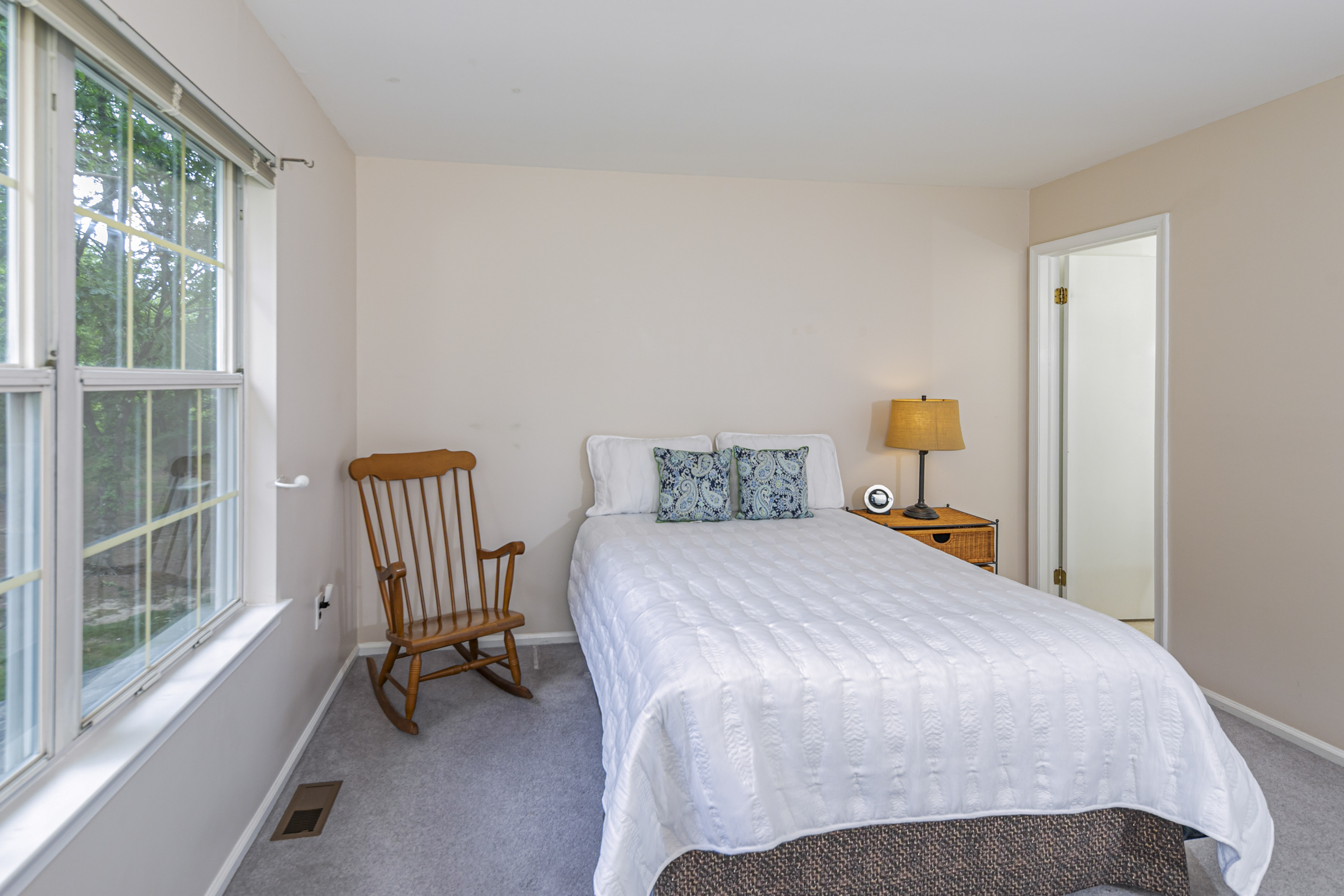  Roomy End-Unit Townhome Steps from Village Park - 物件實景