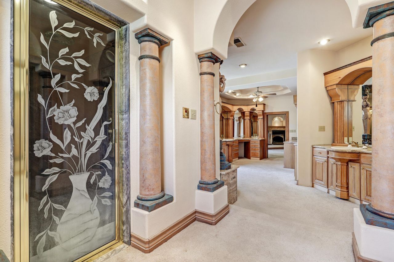 Los Ranchos, New Mexico, 87107, United States, 5 Bedrooms Bedrooms, ,5 BathroomsBathrooms,Residential,For Sale,1900994