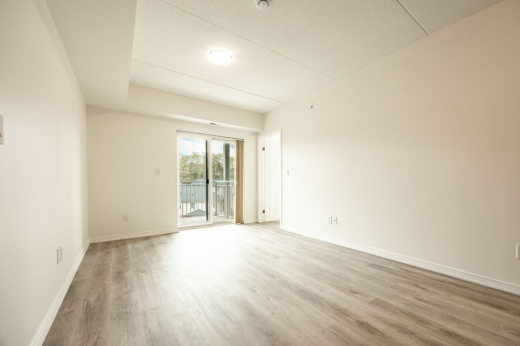  Open Concept Living Space - 物件實景