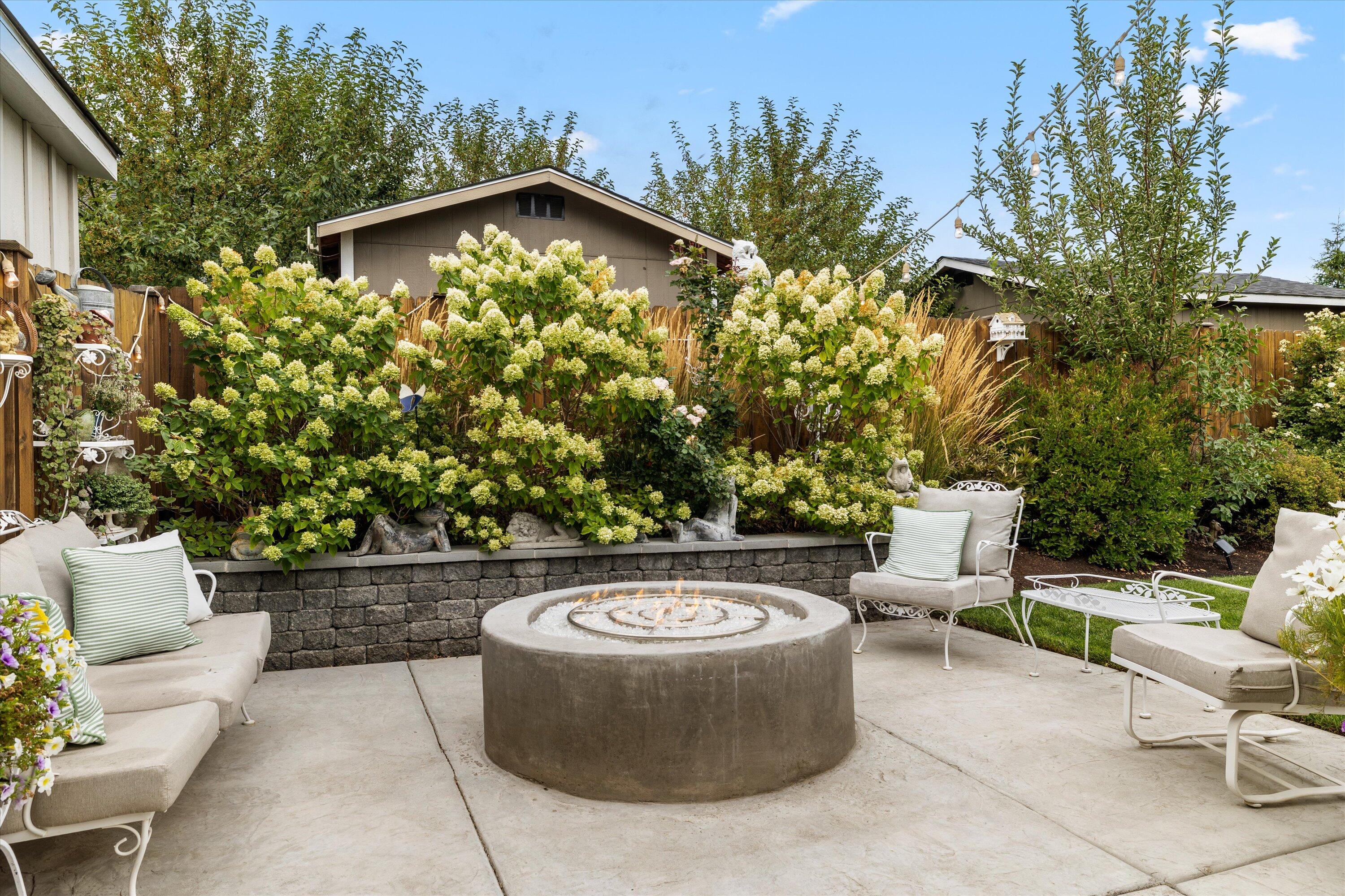 Redmond, Oregon, 97756, United States, 4 Bedrooms Bedrooms, ,3 BathroomsBathrooms,Residential,For Sale,1982797