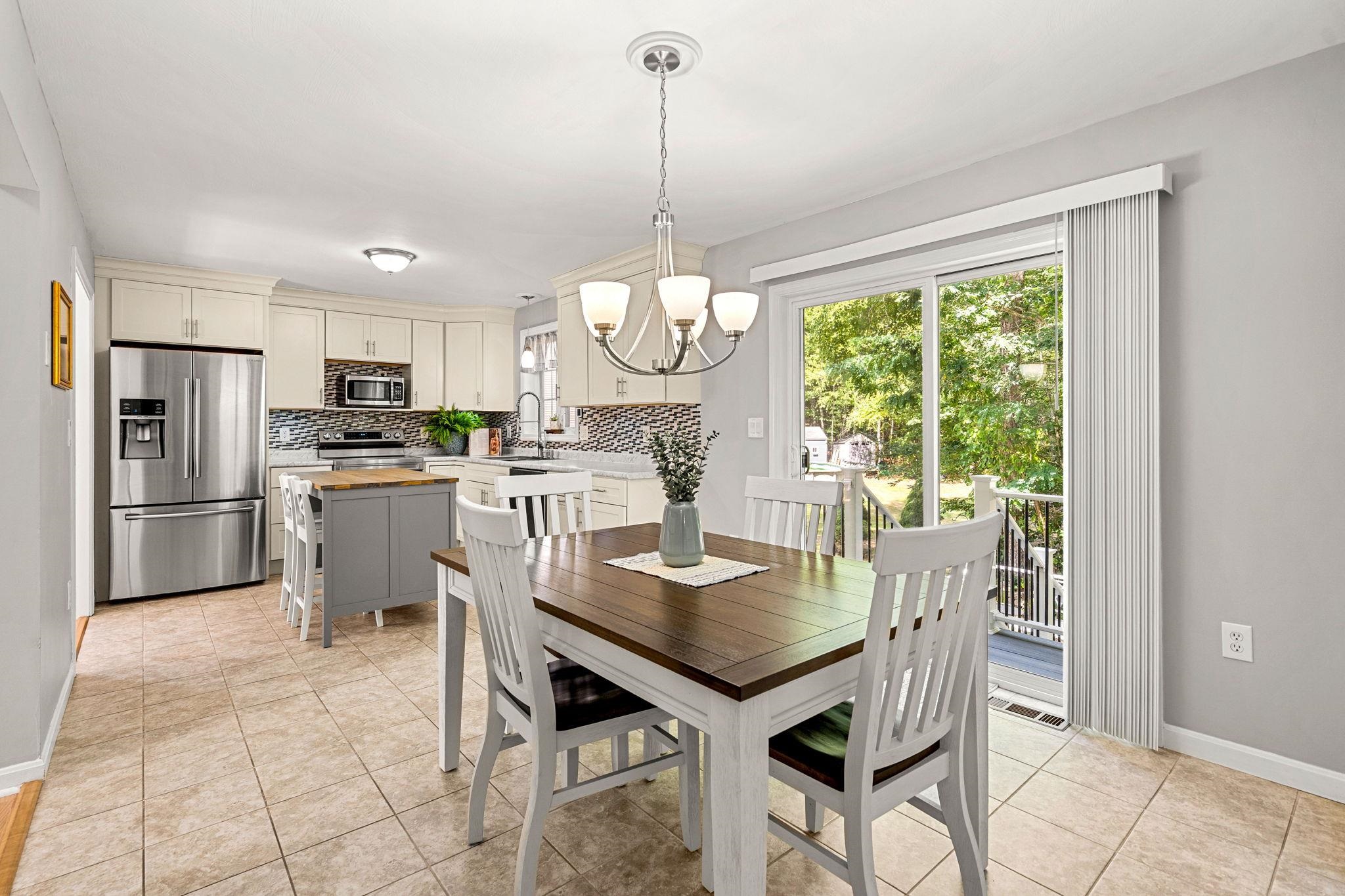 Derry, New Hampshire, 03038, United States, 3 Bedrooms Bedrooms, ,2 BathroomsBathrooms,Residential,For Sale,1927202