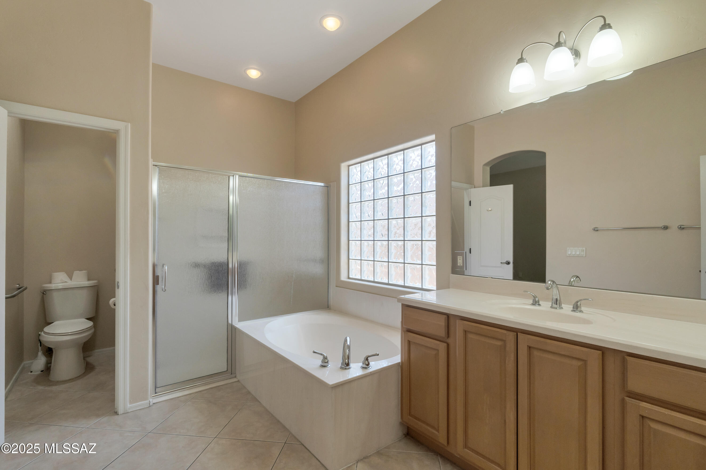 Tucson, Arizona, 85718, United States, 3 Bedrooms Bedrooms, ,2 BathroomsBathrooms,Residential,For Sale,1847583