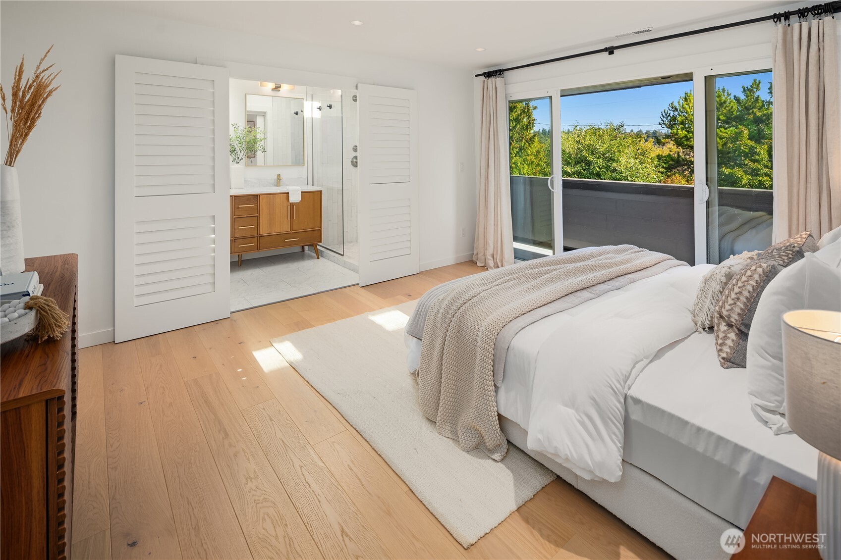 Seattle, Washington, 98177, United States, 4 Bedrooms Bedrooms, ,1 BathroomBathrooms,Residential,For Sale,1988079