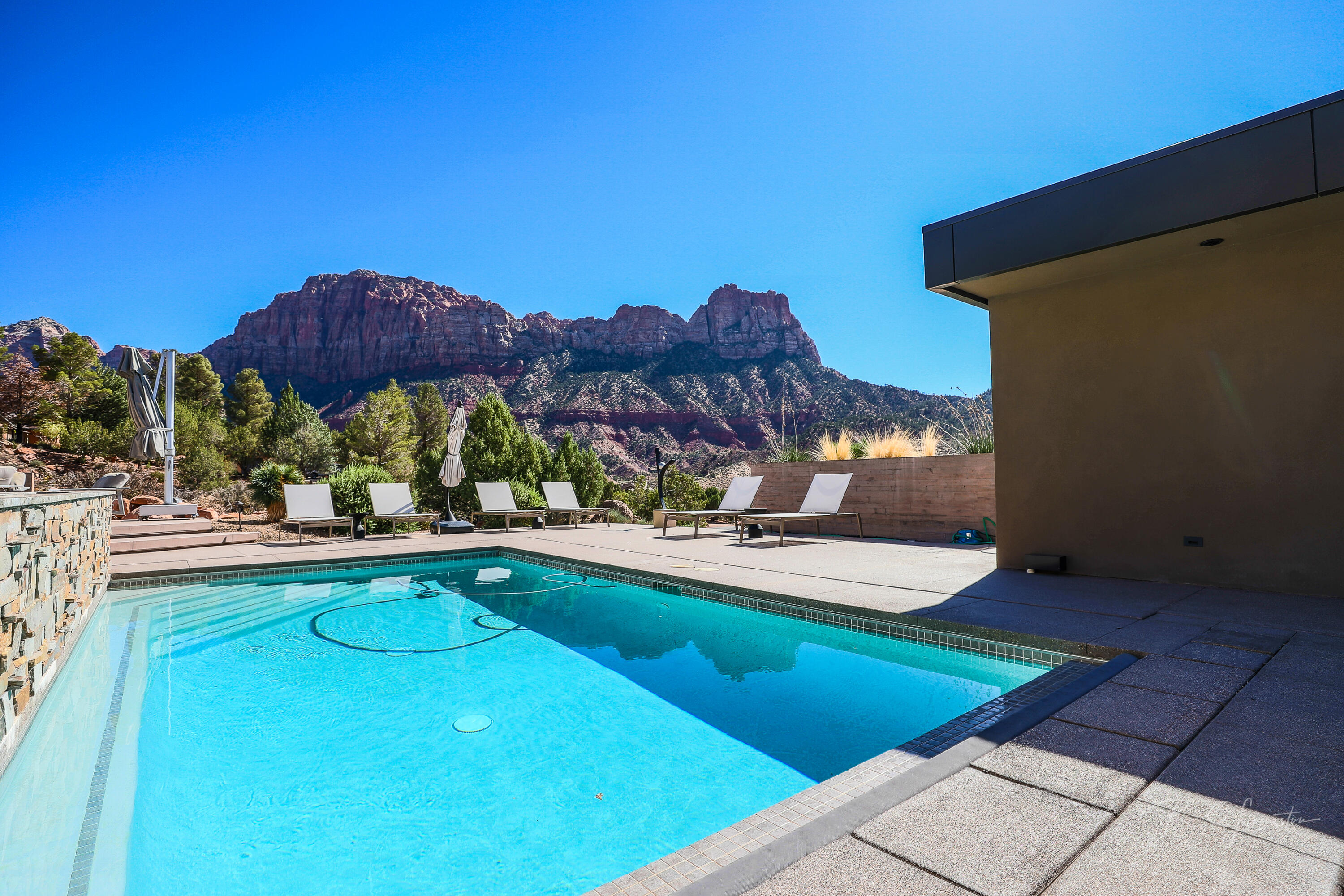 Springdale, Utah, 84767, United States, 4 Bedrooms Bedrooms, ,Residential,For Sale,1991496