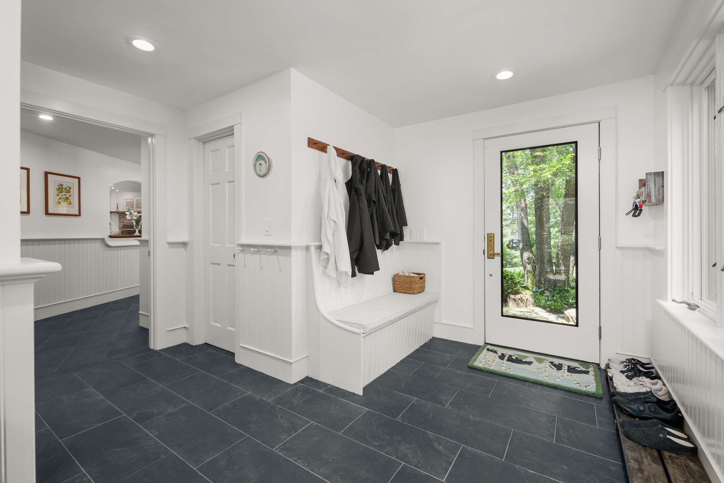 Elegant Shingled Maine Cottage with Modern Flair on 2.63 Acres in York - 物件實景