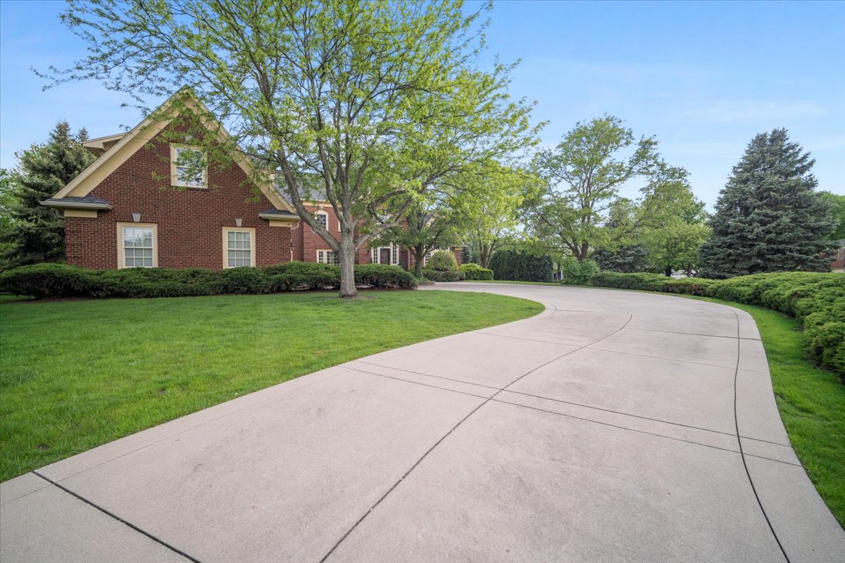 Bloomington, Illinois, 61704, United States, 4 Bedrooms Bedrooms, ,7 BathroomsBathrooms,Residential,For Sale,1941288