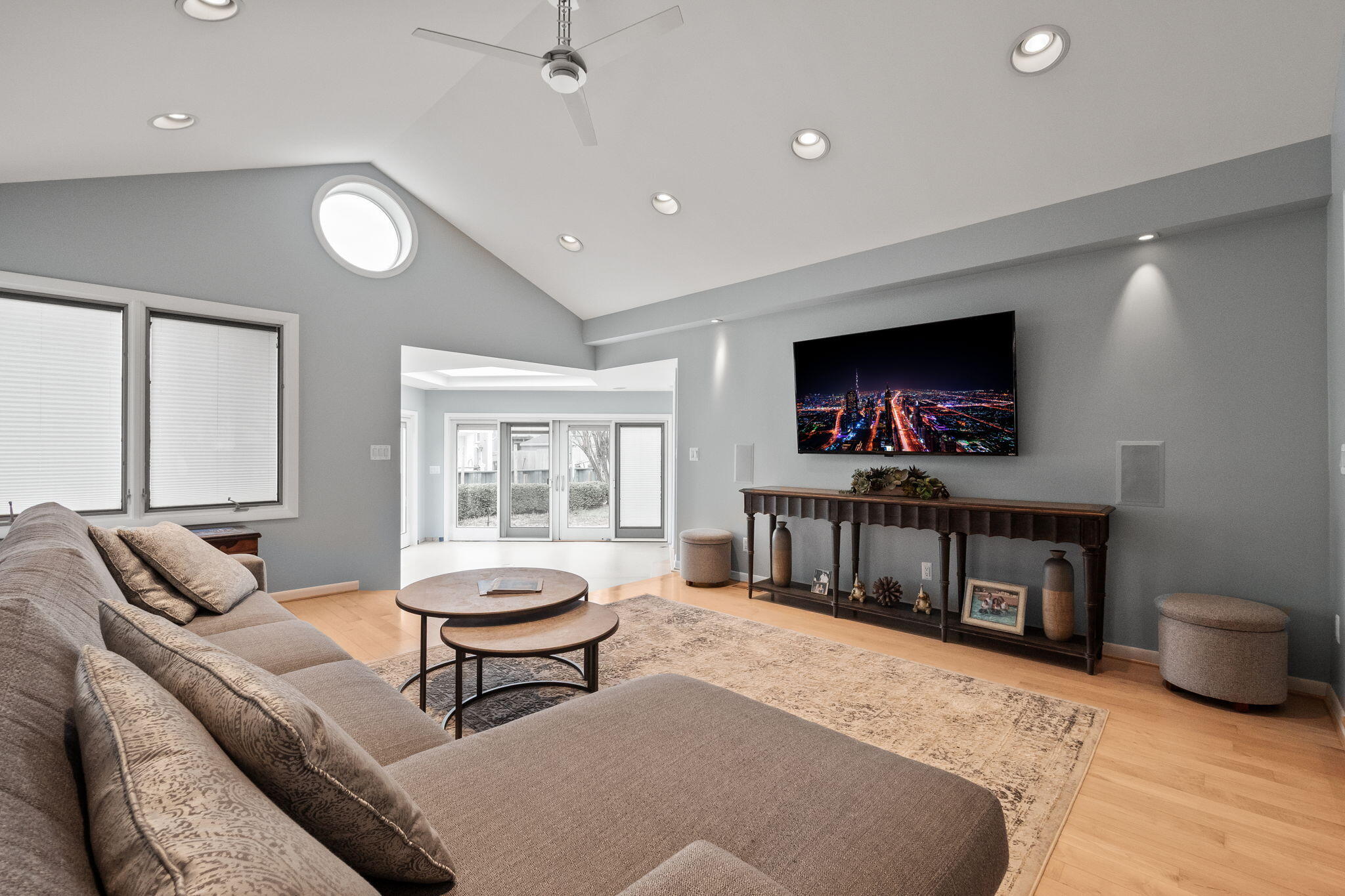 Detroit, Michigan, 48215, United States, 3 Bedrooms Bedrooms, ,4 BathroomsBathrooms,Residential,For Sale,1924310
