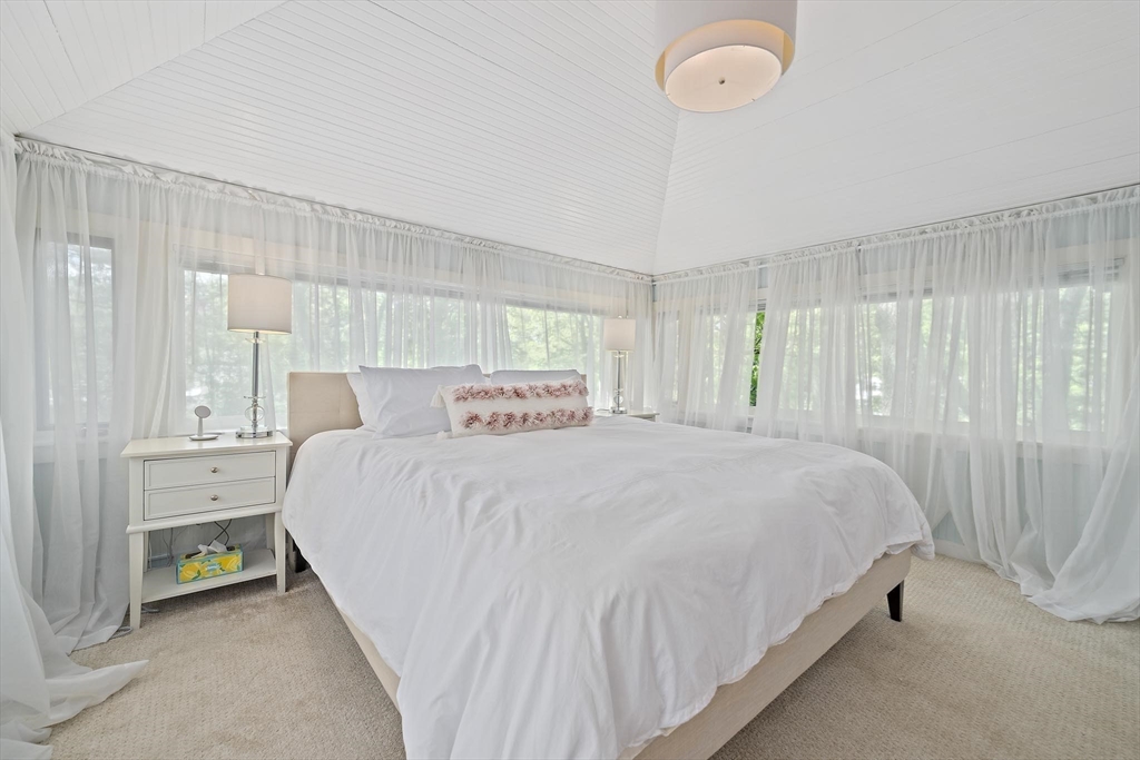 Newton, Massachusetts, 02468, United States, 4 Bedrooms Bedrooms, ,4 BathroomsBathrooms,Residential,For Sale,1829542
