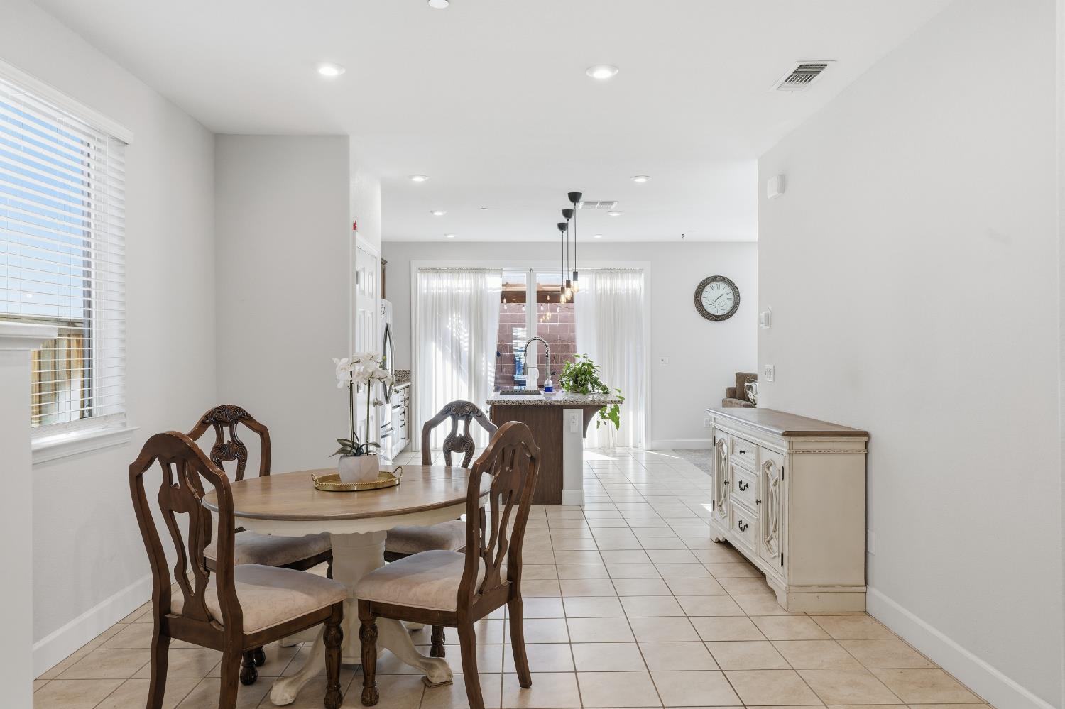 Rocklin, California, 95677, United States, 4 Bedrooms Bedrooms, ,3 BathroomsBathrooms,Residential,For Sale,1993589