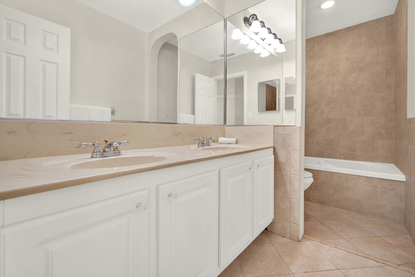 Palmetto Bay, Florida, 33157, United States, 4 Bedrooms Bedrooms, ,3 BathroomsBathrooms,Residential,For Sale,1860660