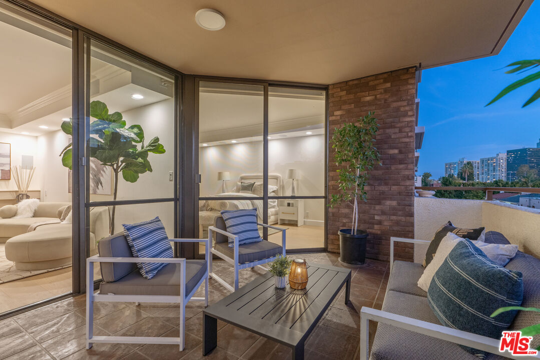 Beverly Hills, California, 90212, United States, 2 Bedrooms Bedrooms, ,3 BathroomsBathrooms,Residential,For Sale,1891933