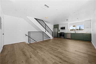 Van Nuys, California, 91405, United States, 11 Bedrooms Bedrooms, ,Residential,For Sale,1763615