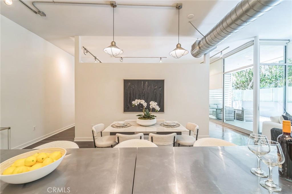 Marina del Rey, California, 90292, United States, 2 Bedrooms Bedrooms, ,1 BathroomBathrooms,Residential,For Sale,1901416