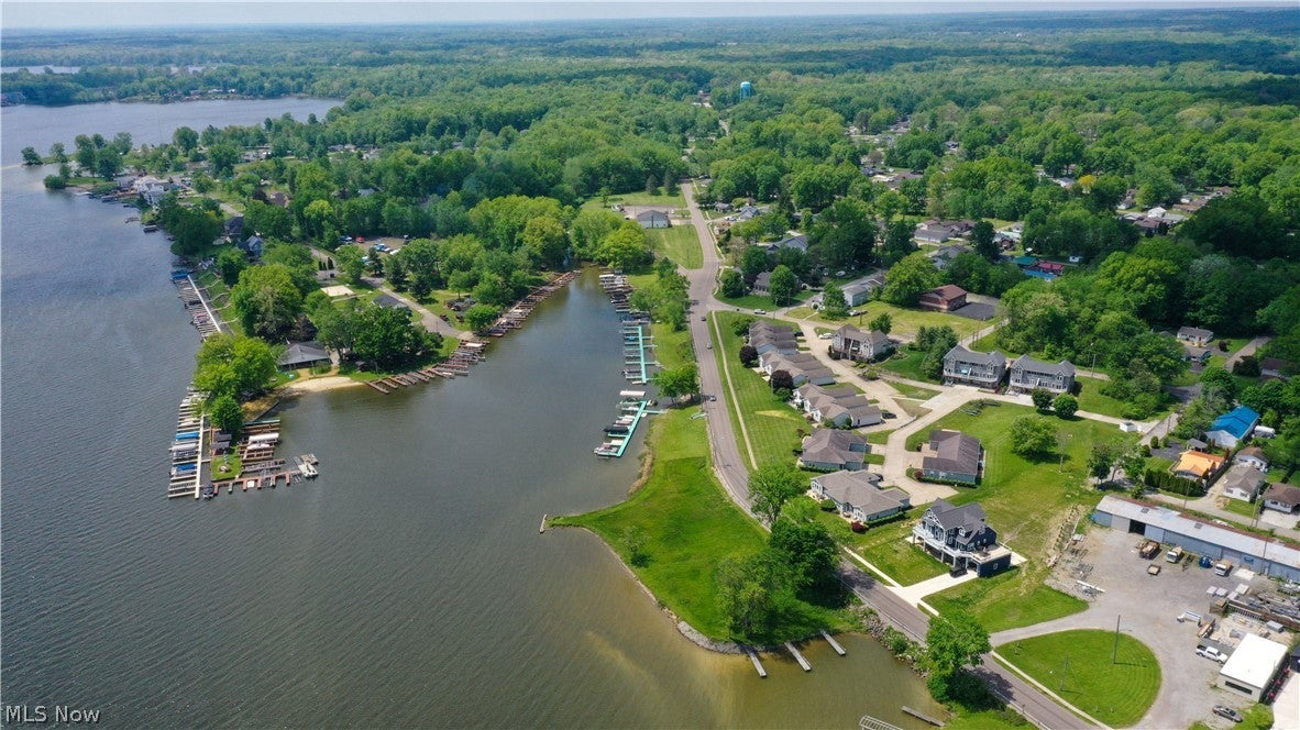 Lake Milton, Ohio, 44429, United States, 3 Bedrooms Bedrooms, ,3 BathroomsBathrooms,Residential,For Sale,2024644