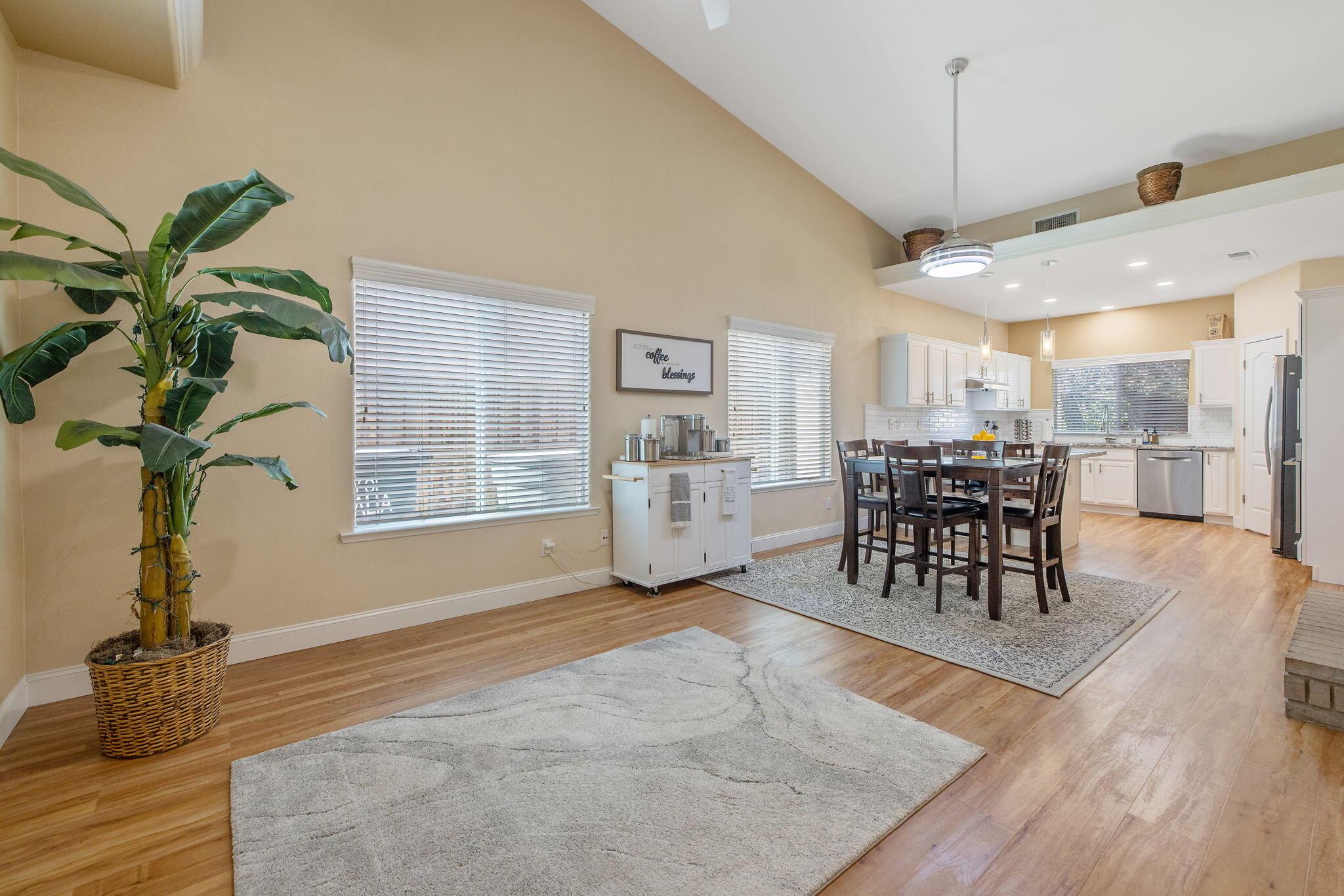 Visalia, California, 93291, United States, 3 Bedrooms Bedrooms, ,2 BathroomsBathrooms,Residential,For Sale,2013807