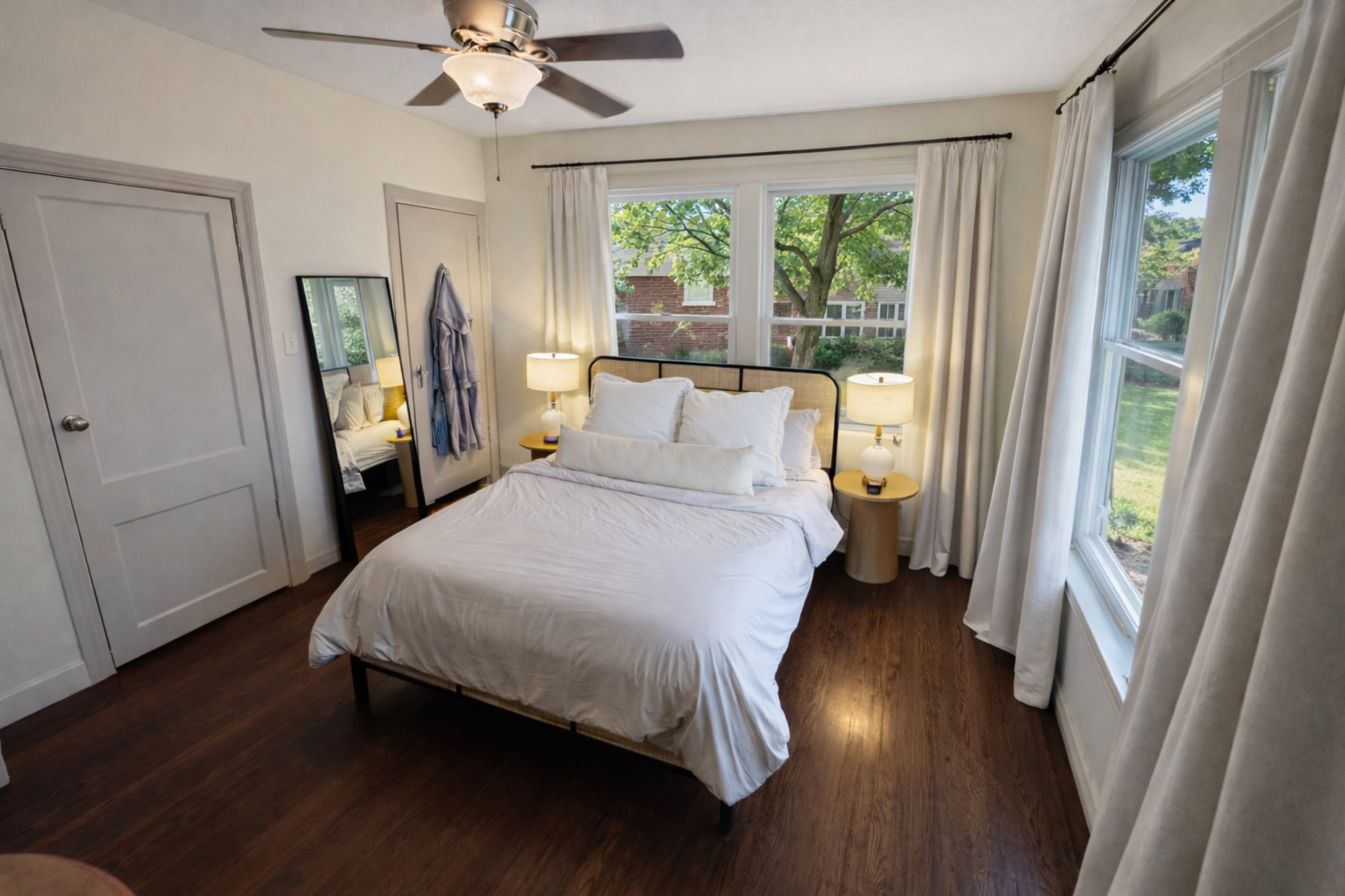  Timeless Tudor Duplex Just Steps from the Highland Park Lifestyle - 物件實景