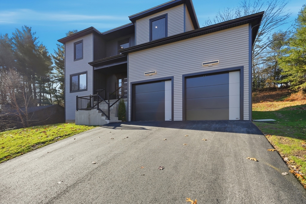 Holyoke, Massachusetts, 01040, United States, 3 Bedrooms Bedrooms, ,3 BathroomsBathrooms,Residential,For Sale,2003415