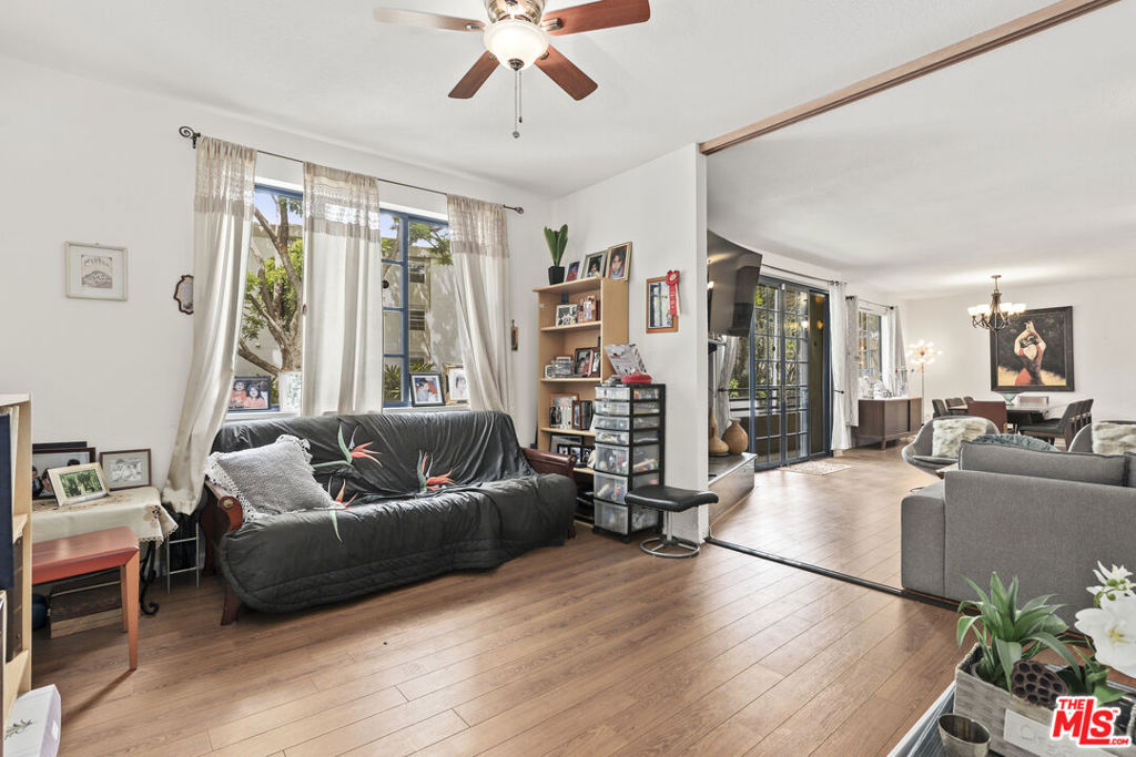 Sherman Oaks, California, 91423, United States, 2 Bedrooms Bedrooms, ,1 BathroomBathrooms,Residential,For Sale,1976281