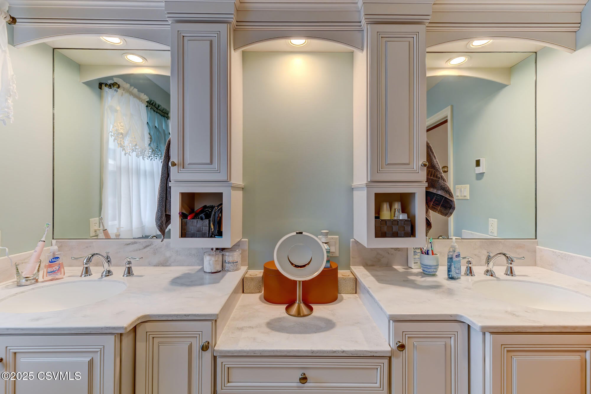 Berwick, Pennsylvania, 18603, United States, 4 Bedrooms Bedrooms, ,3 BathroomsBathrooms,Residential,For Sale,1979458