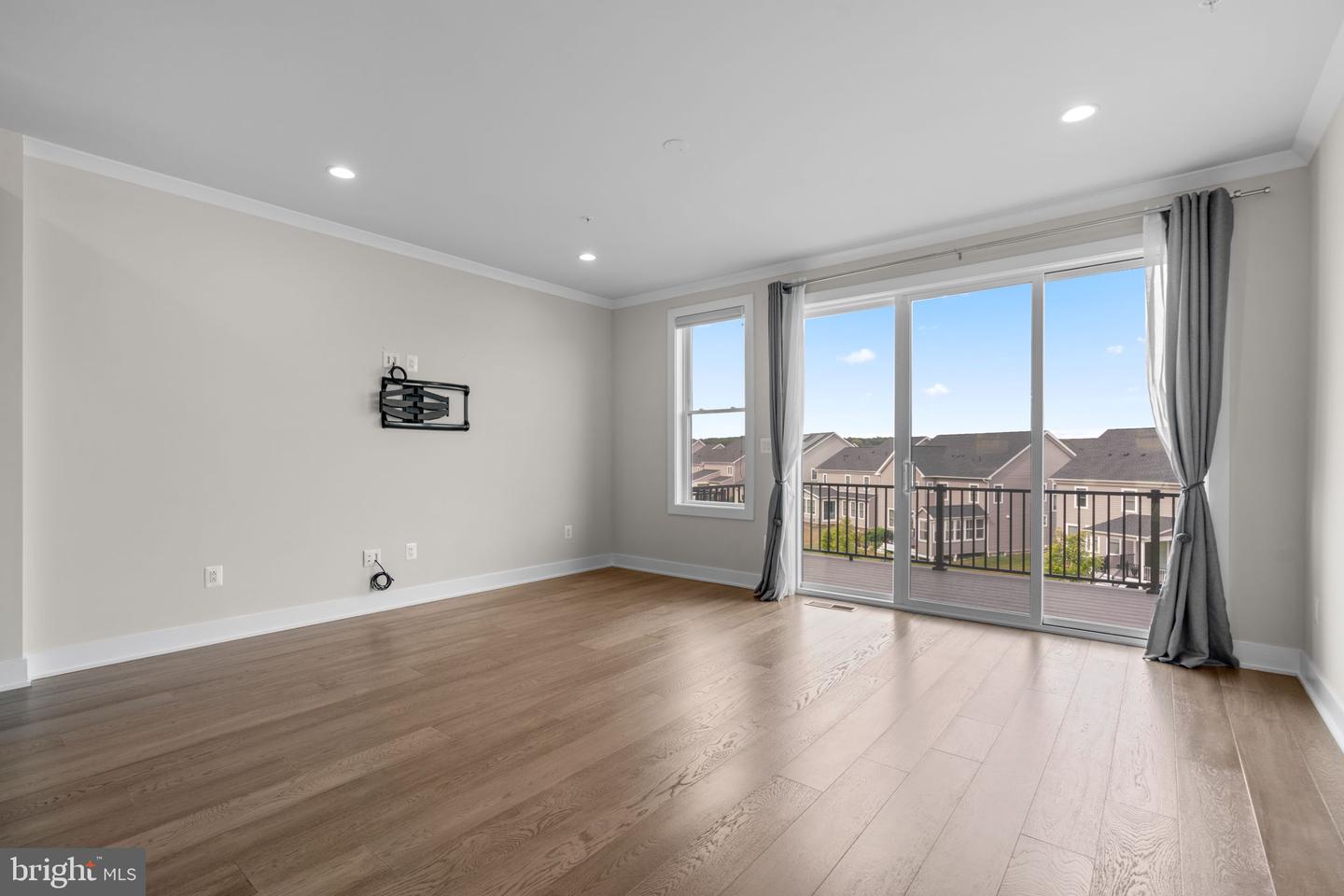 Ellicott City, Maryland, 21042, United States, 3 Bedrooms Bedrooms, ,4 BathroomsBathrooms,Residential,For Sale,1933185