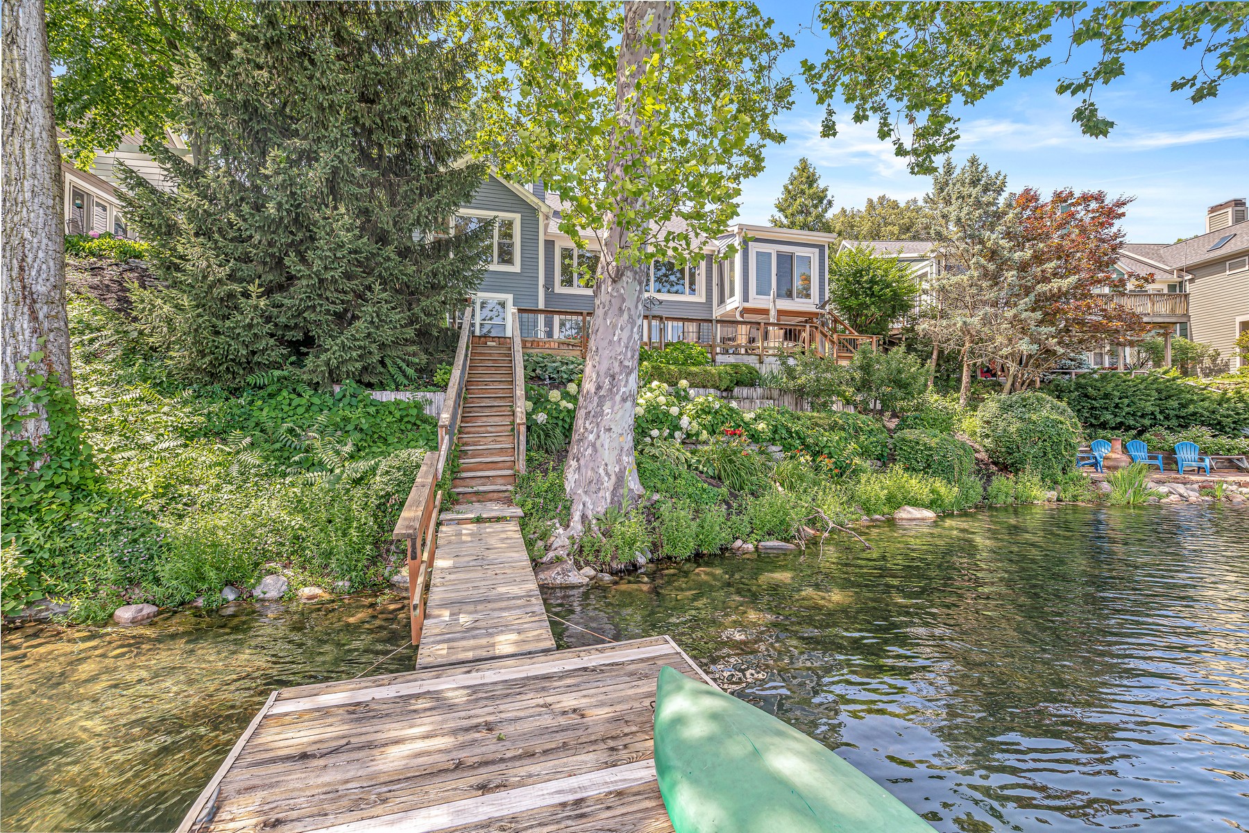  Beautifully Maintained Waterfront Home with Breathtaking Views - 物件實景