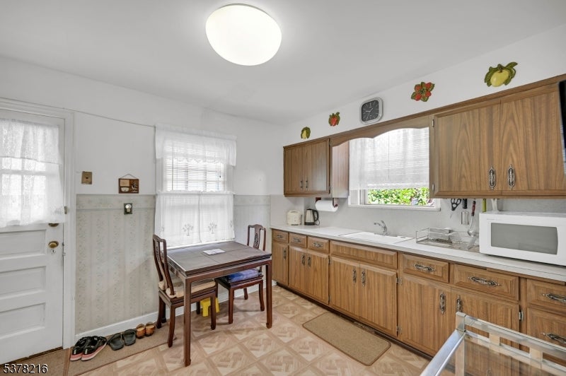 Clifton City, New Jersey, 07011, United States, 4 Bedrooms Bedrooms, ,2 BathroomsBathrooms,Residential,For Sale,1916350